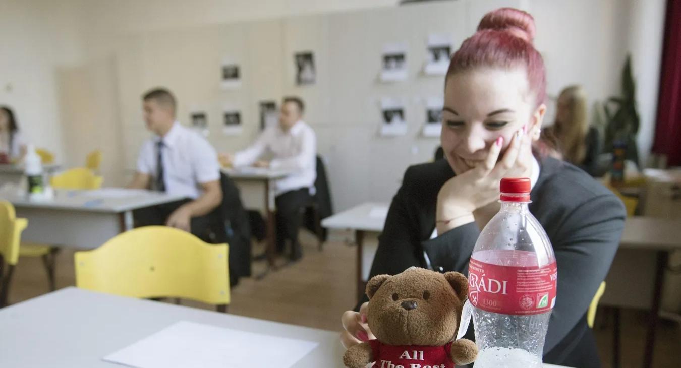 „Az iskola vesztésre áll a gyerekek figyelméért folytatott harcban, de a megoldás nem az okostelefonok kitiltása” 