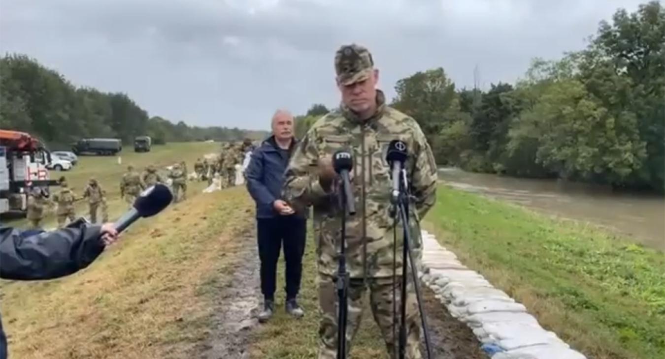 "Kaszinós Bobó Őrnagy jelenti, hogy mi a helyzet a gáton" - VIDEÓ 