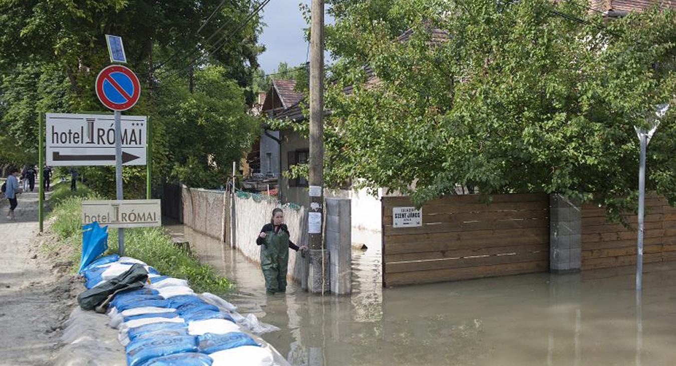 Nem kapott segítséget, szombaton biztos, hogy elönti a házát a víz