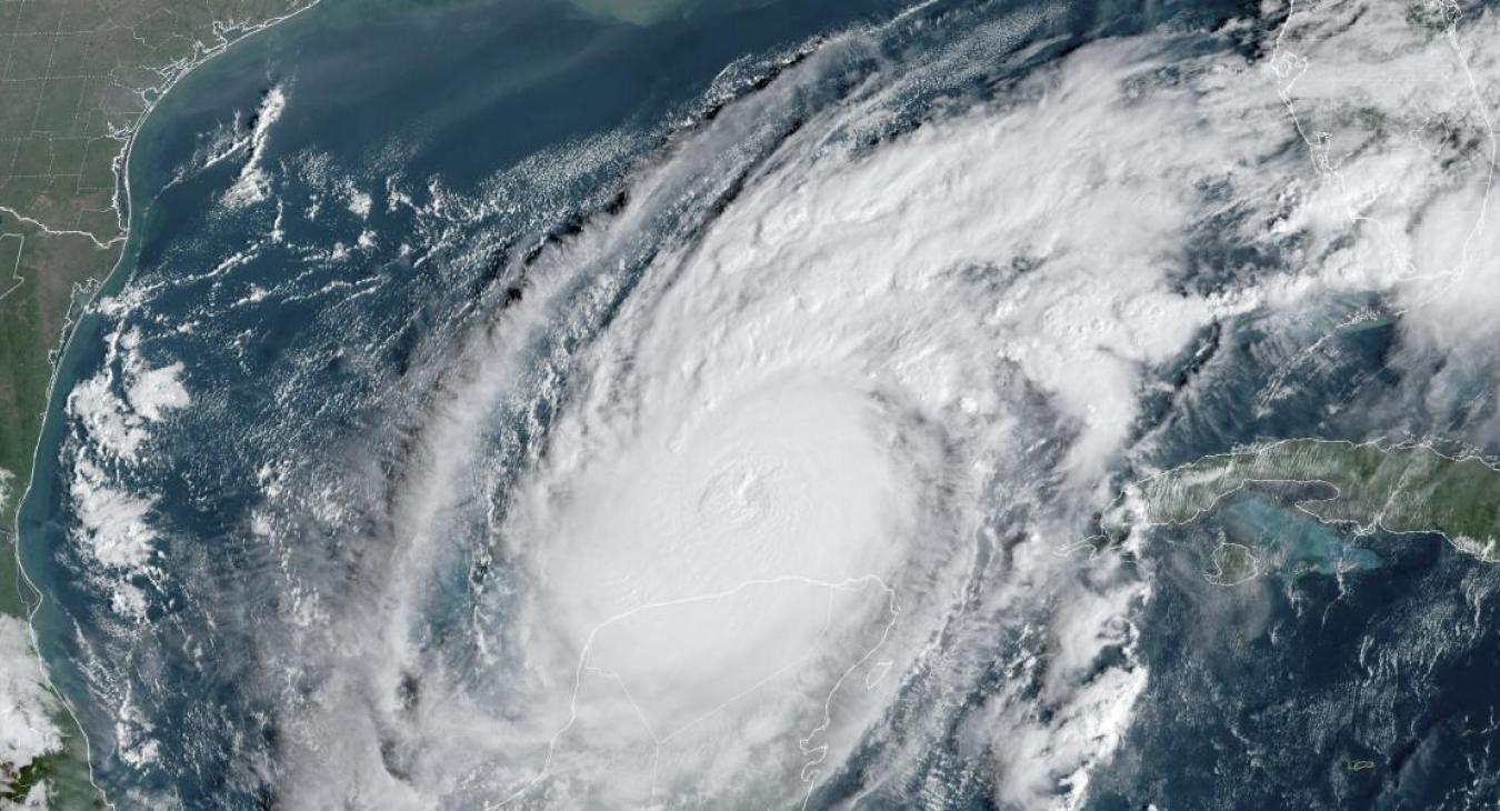 Florida történetének legnagyobb kötelező evakuálását rendelték el a közeledő hurrikán miatt