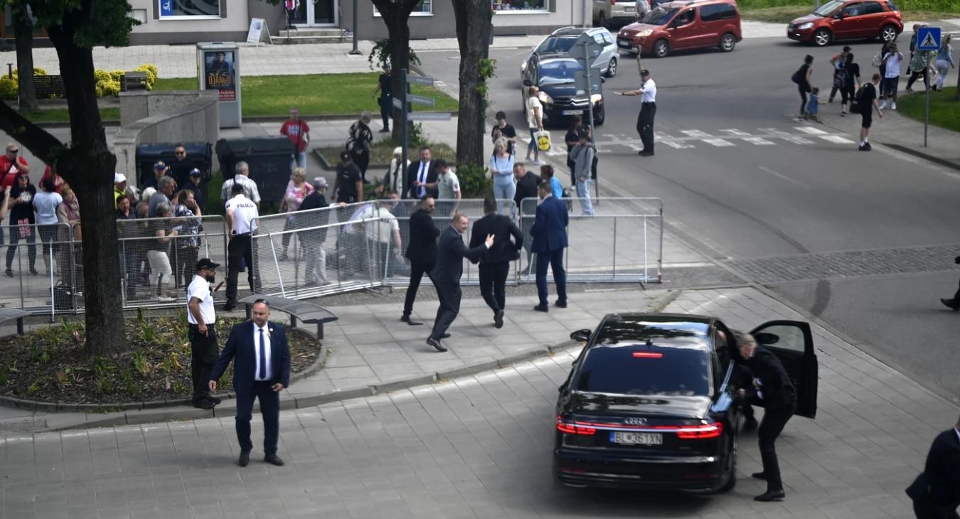 Egyre több szlovákiai kérdőjelezi meg, hogy Robert Fico valóban merénylet áldozata lett