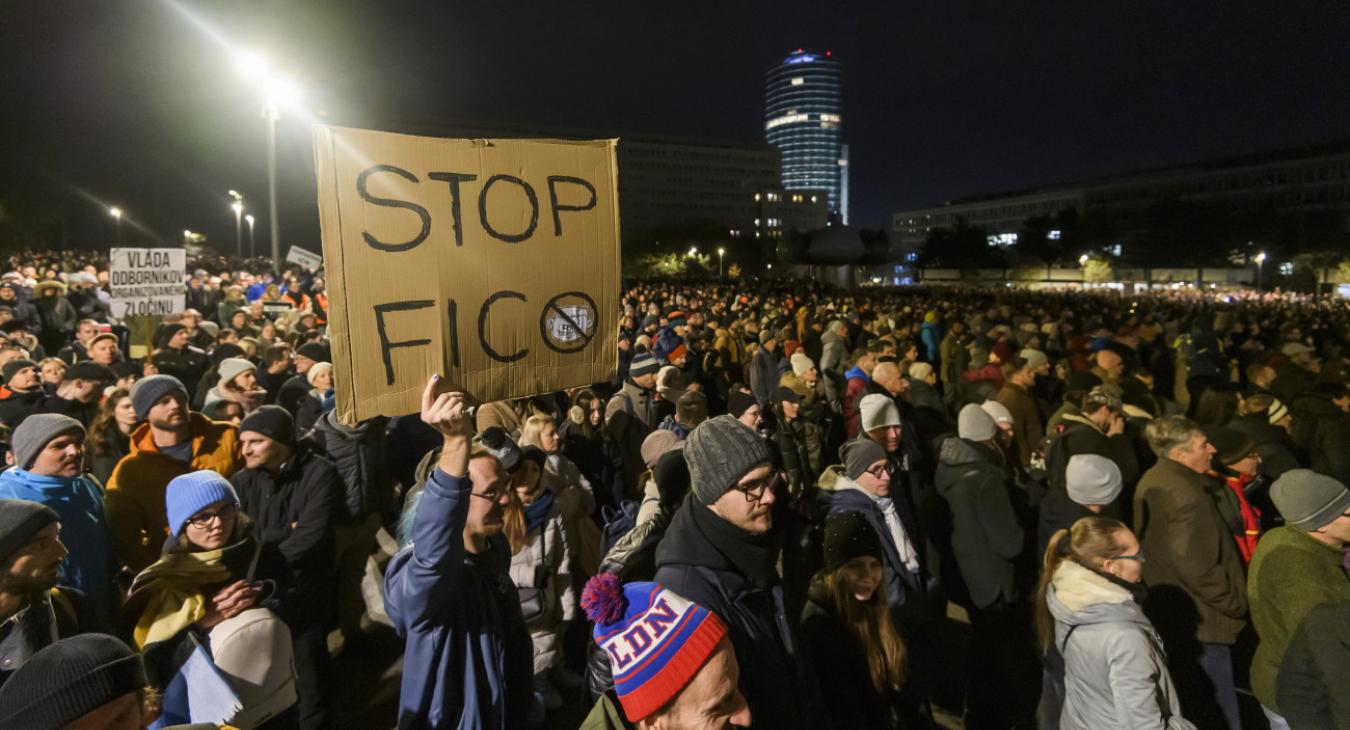 Fico ellen tüntettek Szlovákiában a bársonyos forradalom évfordulóján 