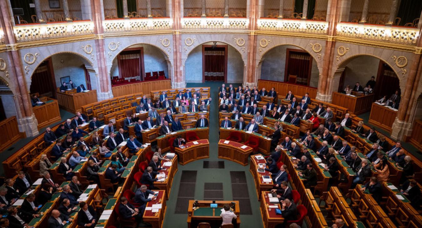 Parlament előtt a választási törvények módosítása