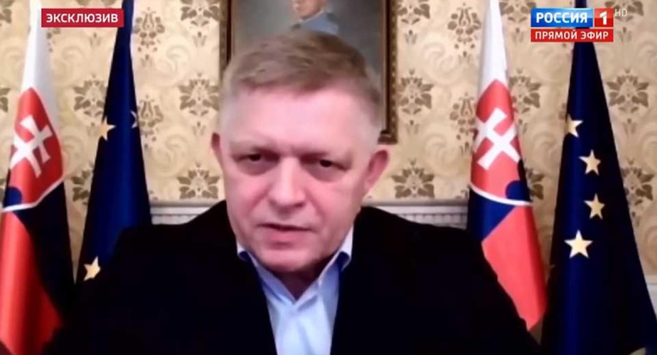 Robert Fico Moszkvába utazik Putyinnal parádézni