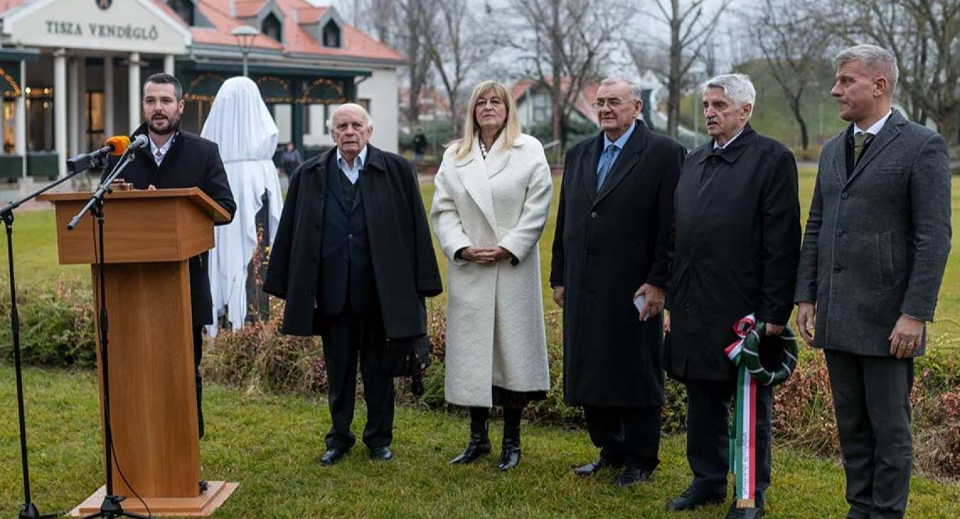 Csurka szobrot kapott, bekerült a NER panteonjába 