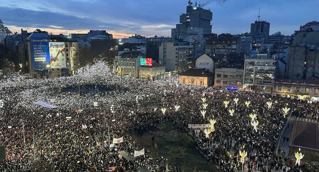 „Véres a kezetek” – fellázadt Szerbia