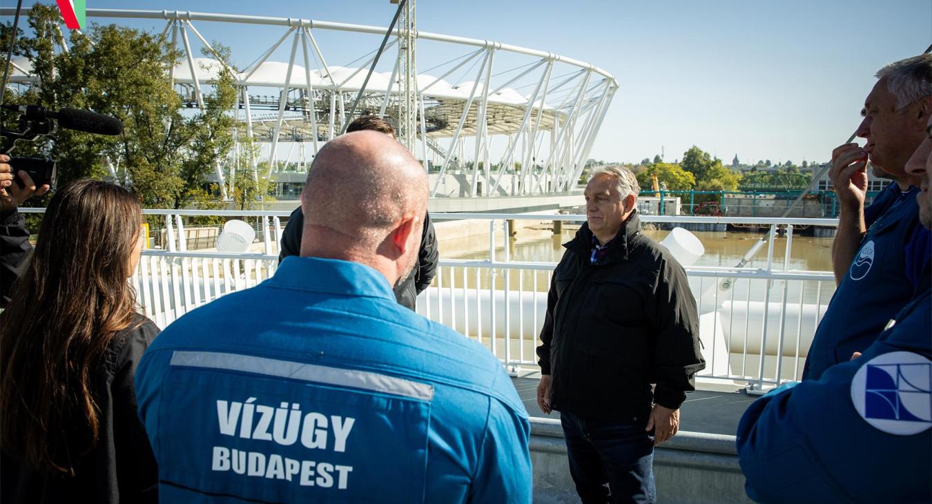 Év végi prémiumot ígértek a vízügyeseknek, de csak Orbán Viktor arcképét kapták