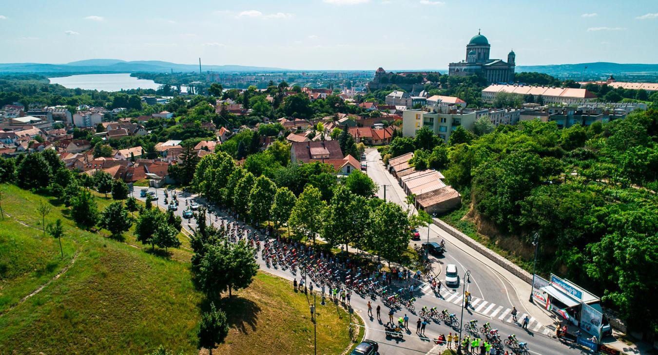 Tour de Hongrie: Esztergomban egy meredek macskaköves résszel is meg kell küzdeniük majd a bringásoknak