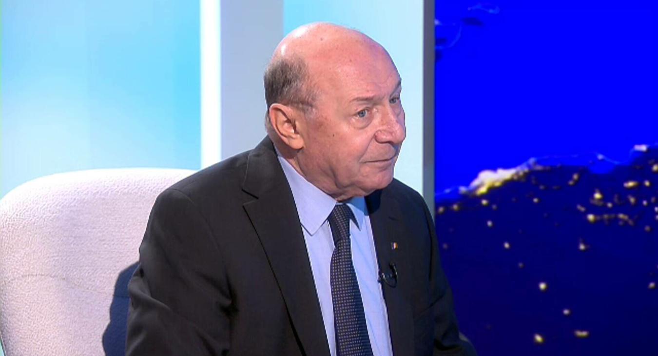 Băsescu szerint Romániának abba kell hagynia a smekkerkedést és ki kell állnia Ukrajna mellett