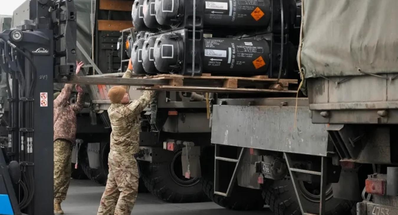 Újraindultak az amerikai katonai szállítmányok Ukrajnába 