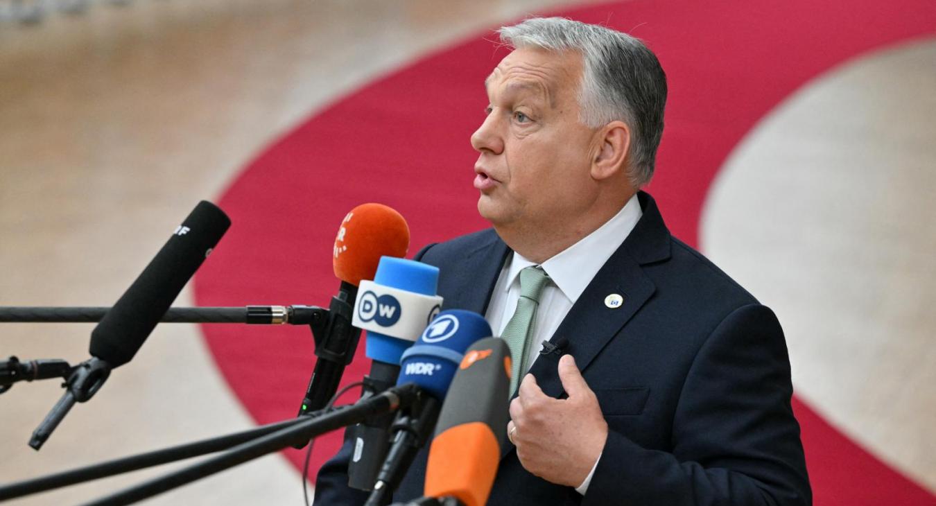Több mint egy éve hatályban van az EU-s sajtószabadság-törvény, de az Orbán-kormány kibújik ez alól is 