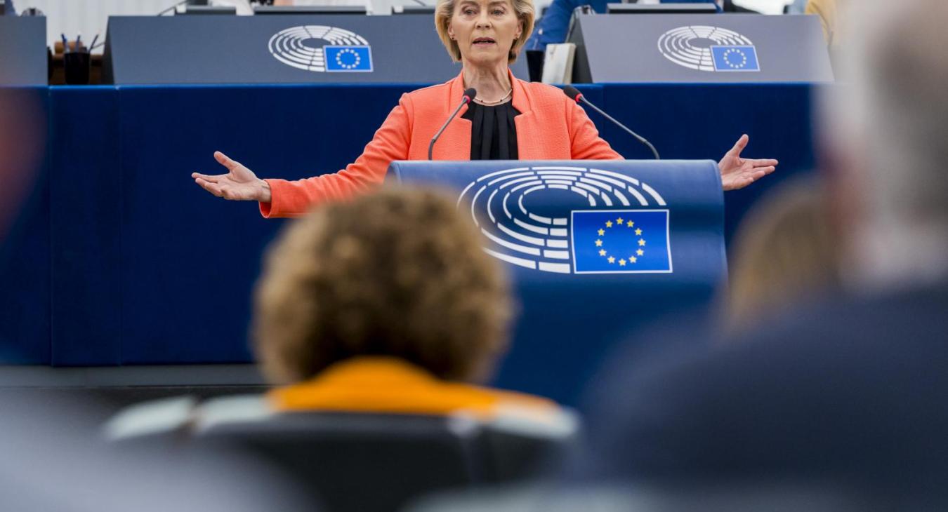 Nem sikerült megbuktatni Ursula von der Leyent, de legalább Orbán Viktor újra simán a magyargyűlölő román szélsőjobb mellé állt 