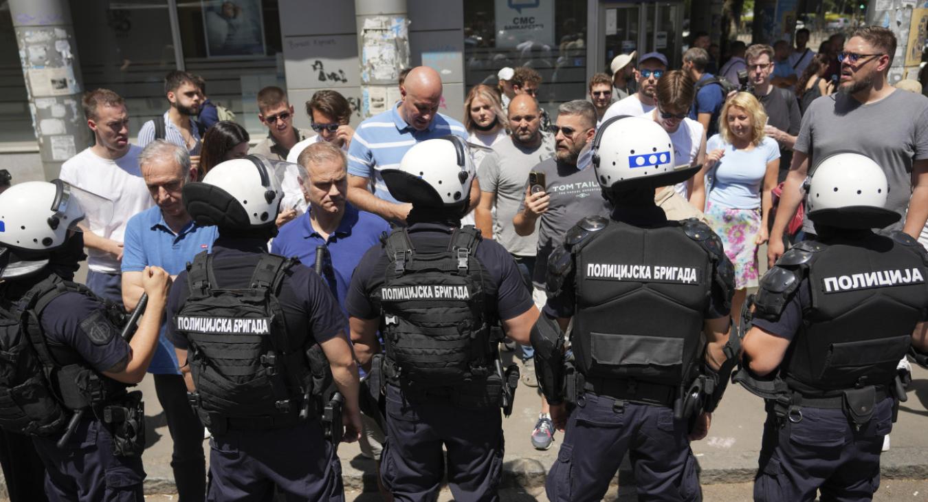 Aleksandar Vucic körül a levegő igencsak fogy, tartós patthelyzet jön Szerbiában 