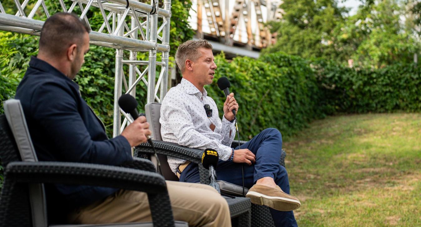 Magyar Péter szerint Budapesten egy palack víz is nyert volna 2022-ben ellenzéki logóval 