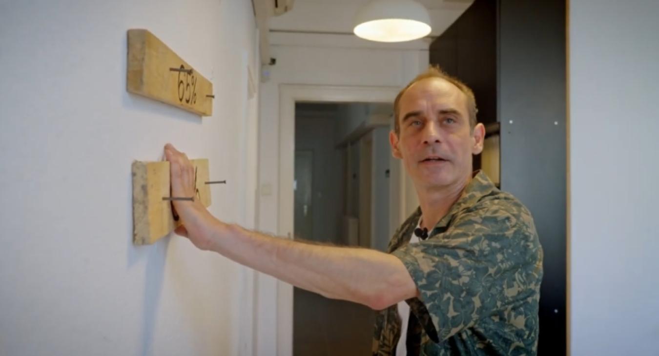 Bemutatta a kutyapártos Kovács Gergely, hogyan tudnak a fideszes vezetés után százmilliókat megspórolni a közbeszerzéseken