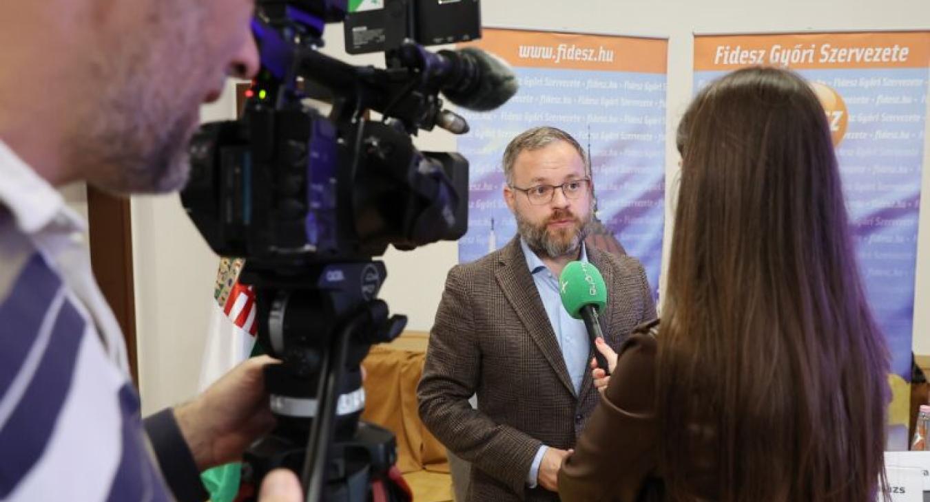 Orbán Balázs sajnálja a civilektől a 8 milliárdot, miközben az általa vezetett MCC csak a Richtertől kapott ugyanennyit tavaly