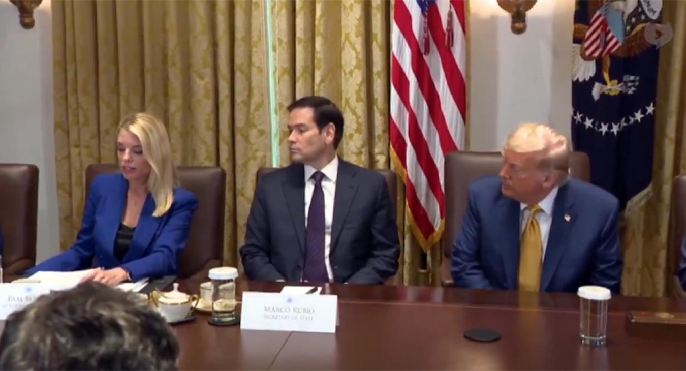 Kínos ügyet feszegettek a Fehér Házban: Trump ingerültté vált, minisztere magyarázkodásra kényszerült