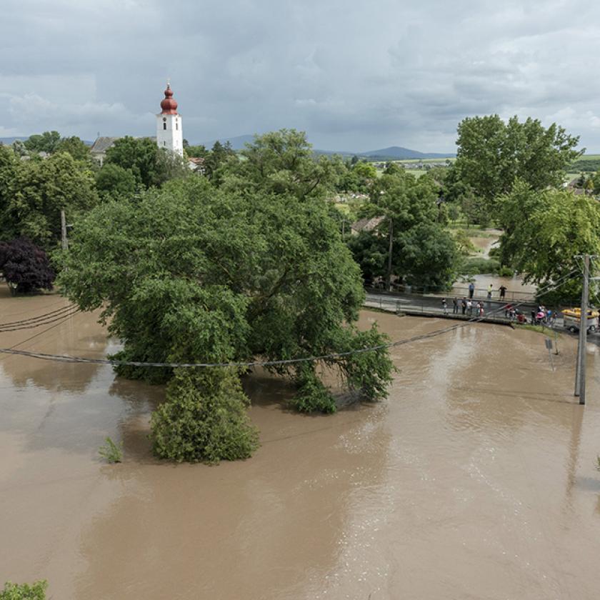 Lecsapott a vihar, ingatlanokat öntött el a víz 