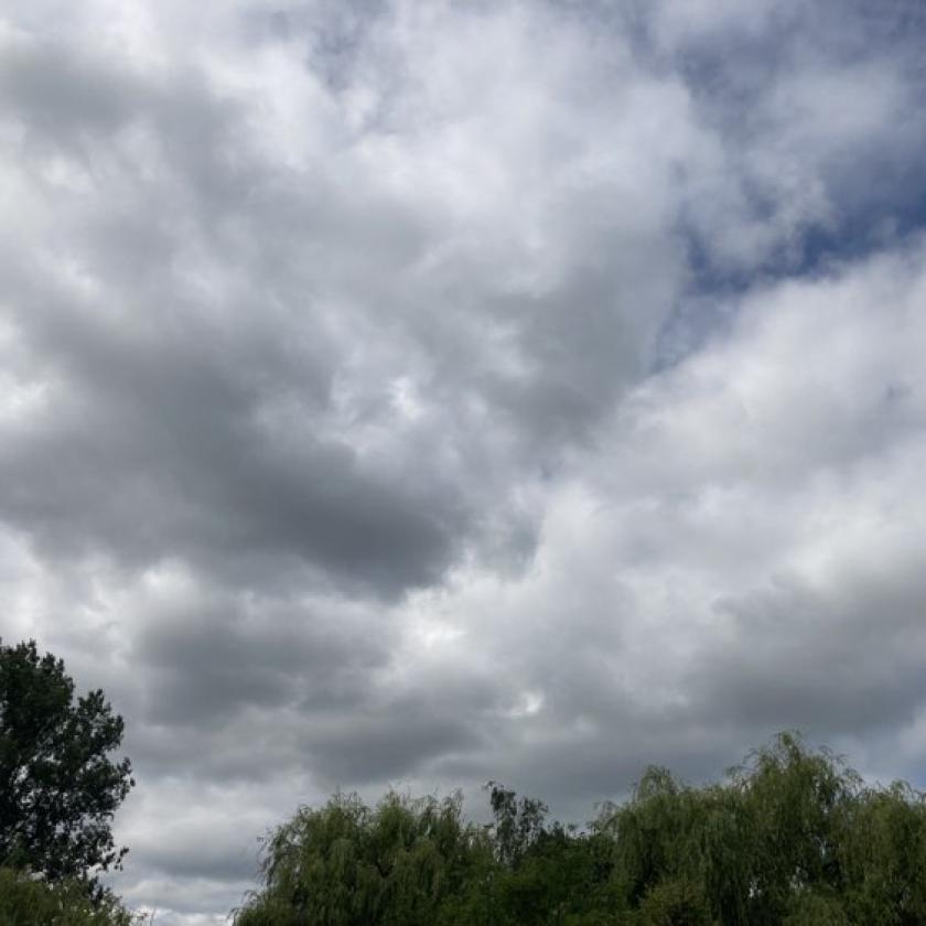 Egy-egy záporral hideg front érkezik