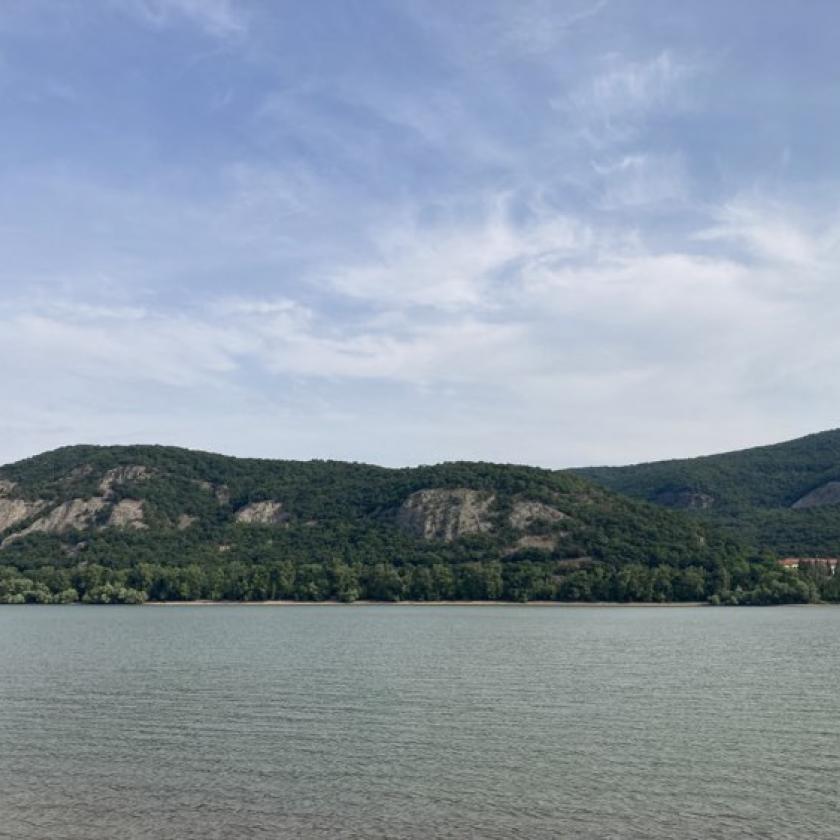 Fülledt idő, egy-egy záporral, zivatarral