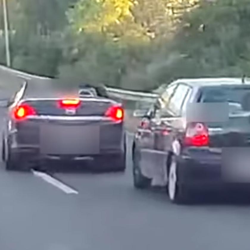 Sietős volt az Opel sofőrjének, de azért egy büntetőfékezésre volt ideje - VIDEÓ