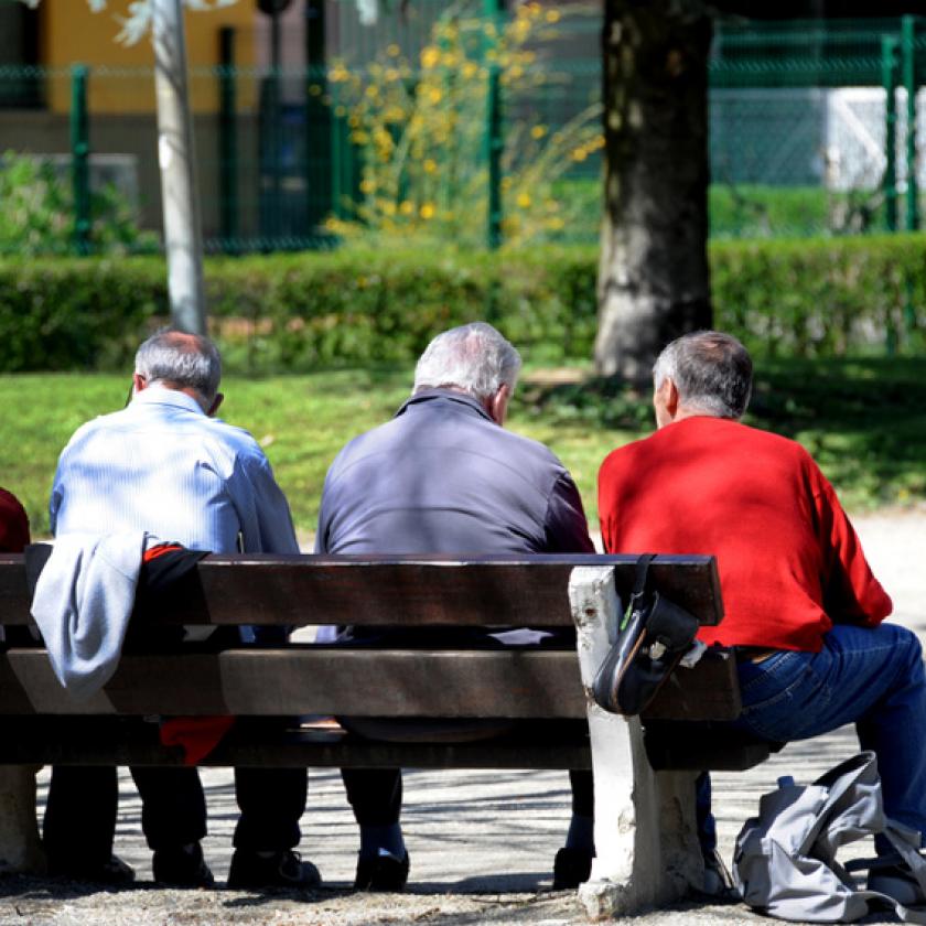 Recseg-ropog a magyar nyugdíjrendszer, az Orbán-kormány reformot ígért az uniós forrásokért 