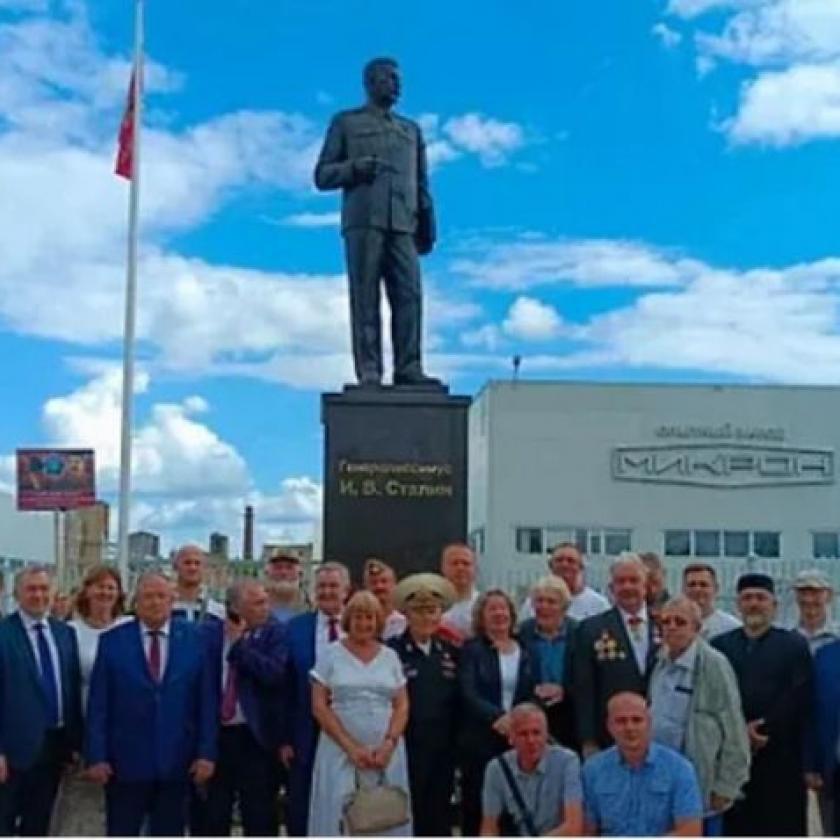 Felszenteltek egy Sztálin szobrot Oroszországban 