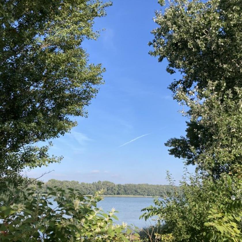 Marad a napos, az átlagosnál melegebb idő