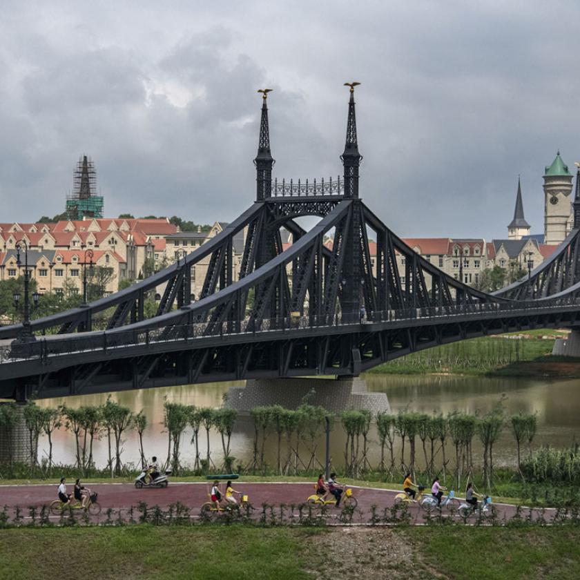 Bejutottak a Huawei kínai kapuszára, amely egy turisták elől elzárt mesevilág