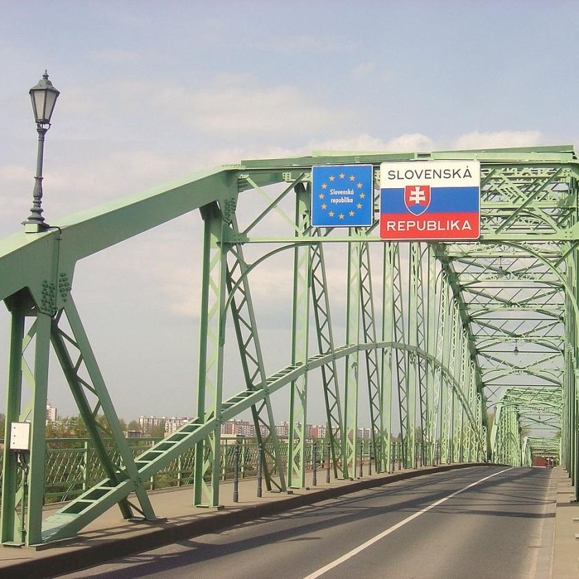 A szlovák–magyar határ ellenőrzését egyelőre október 14-ig tartják fenn