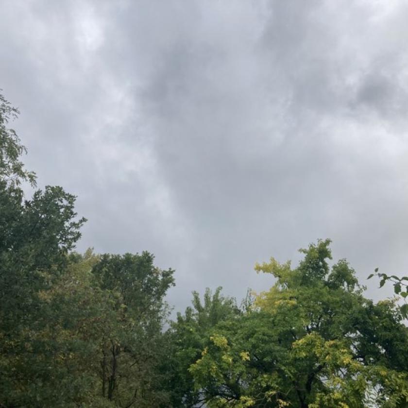 Felhőkre, élénk szélre és némi hőmérséklet-csökkenésre számíthatunk