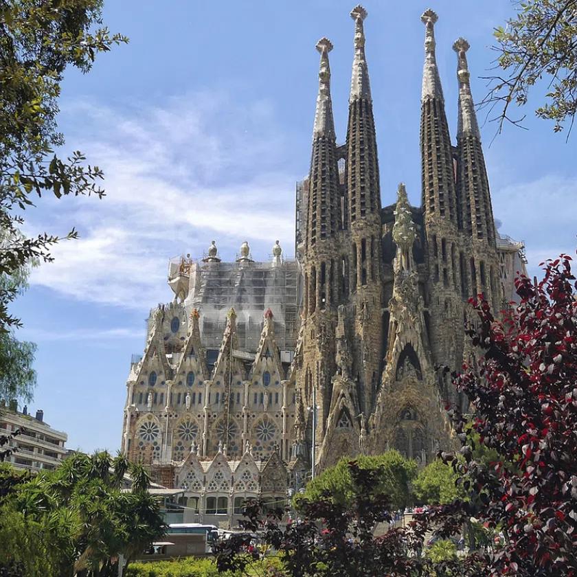 141 éve kezdték építeni Antoni Gaudí mesterművét és a jövő temploma hamarosan elkészül