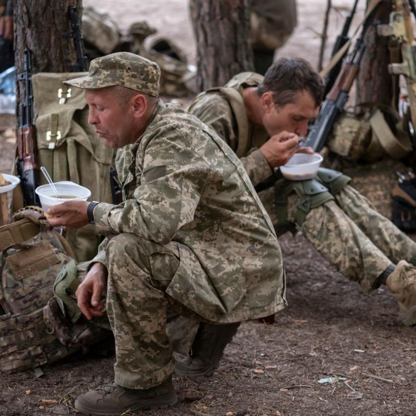 Katonai tisztségviselők sikkaszthatták el az ukrán hadsereg élelmiszerkészleteit