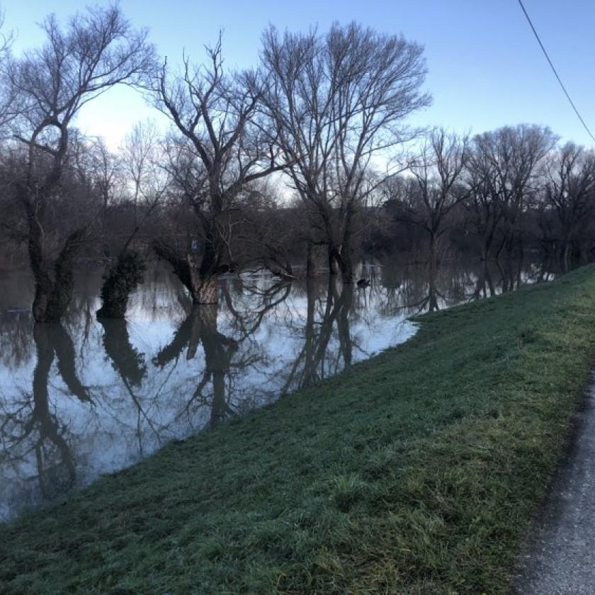 Maradnak az átlagosnál magasabb hőmérsékletek