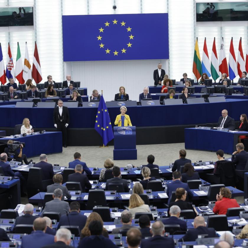 Legalább január 10-ig blokkolnák a Magyarországnak járó EU-pénzeket az EP nagy frakcióinak elnökei