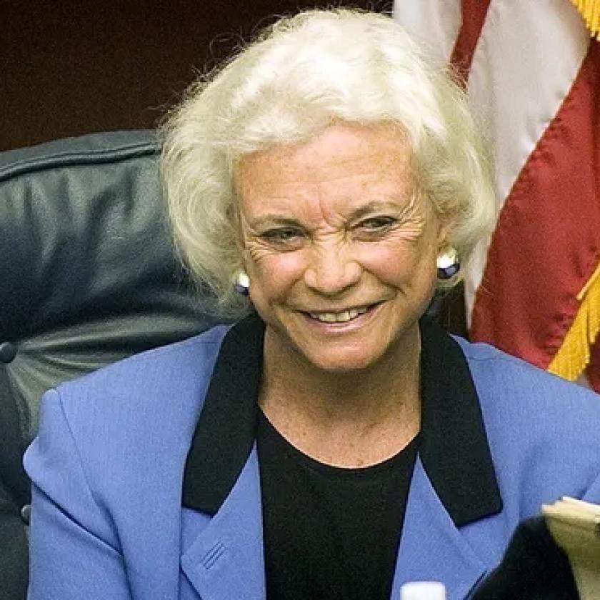 Elhunyt Sandra Day O’Connor