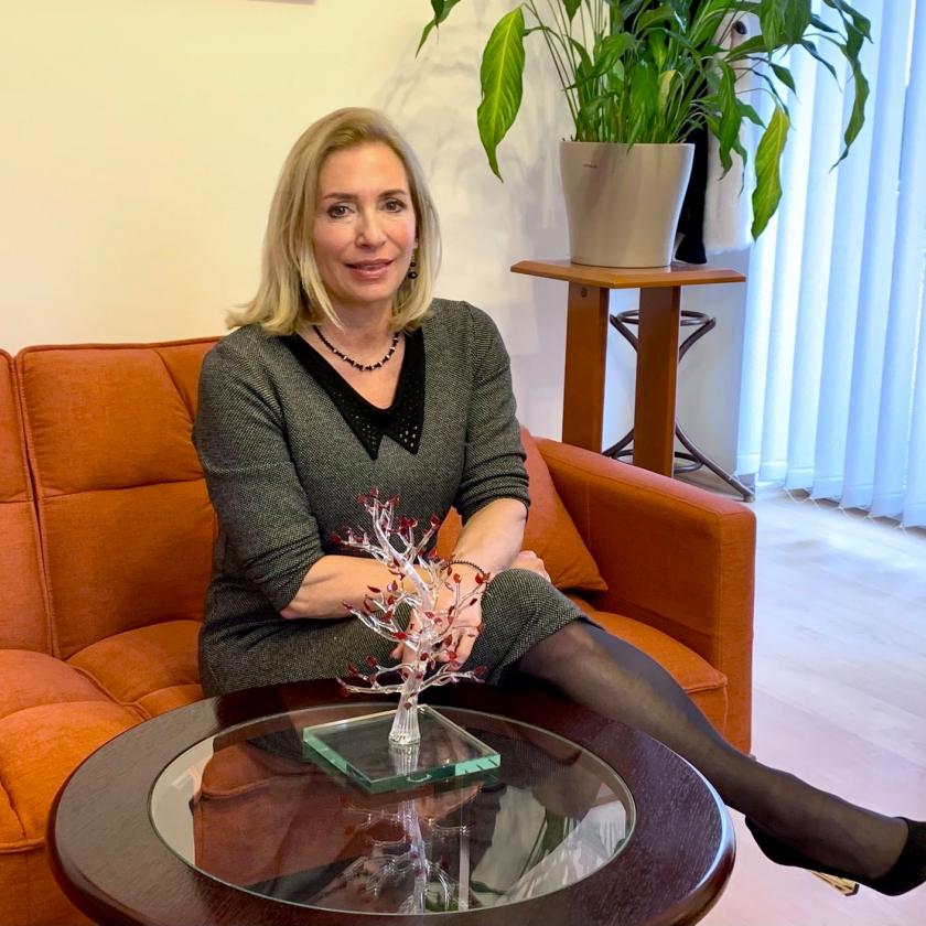 Három milliárd forint ment a kukába a Bayer Zsolt felesége által vezetett Országos Vérellátó Szolgálatnál