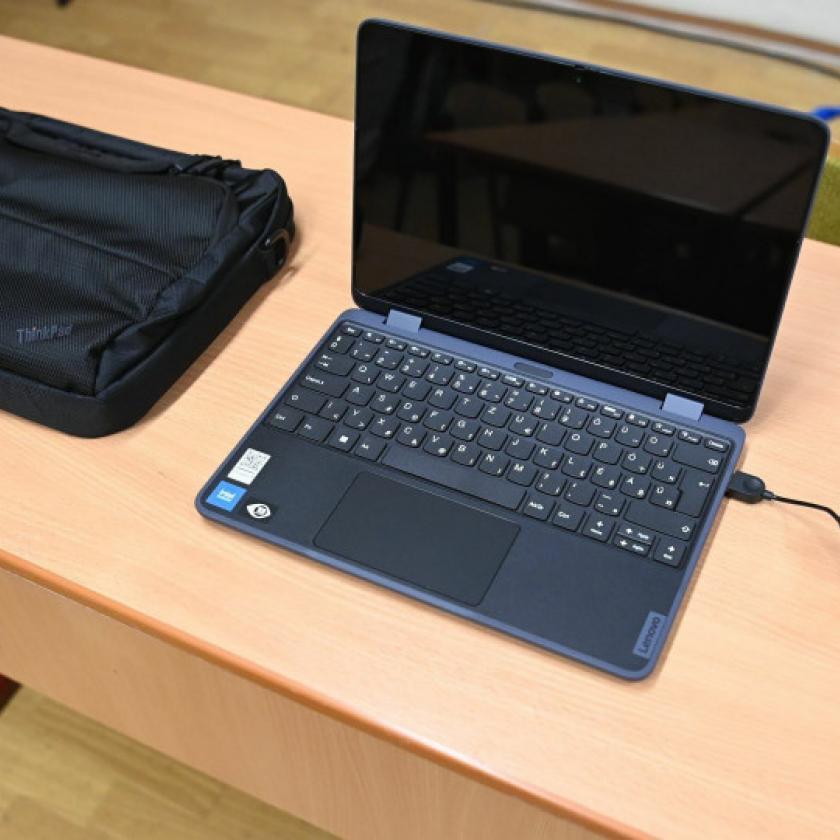 Részben használt laptopokat ia osztogattak eu-s pénzből 
