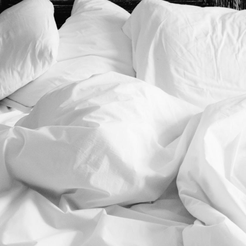 Alvás és ébrenlét közti zavarok: másként viselkednek a nők és a férfiak 