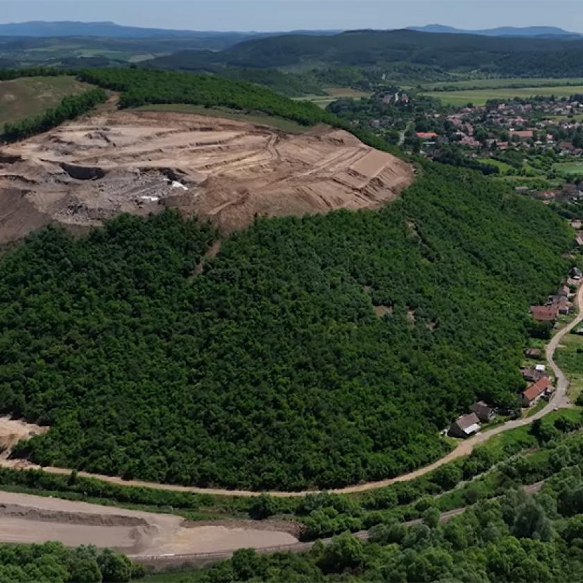 Megkérdezték a kormányt, hogy miért nem zárják be a szabálytalanul működő NER-bányát