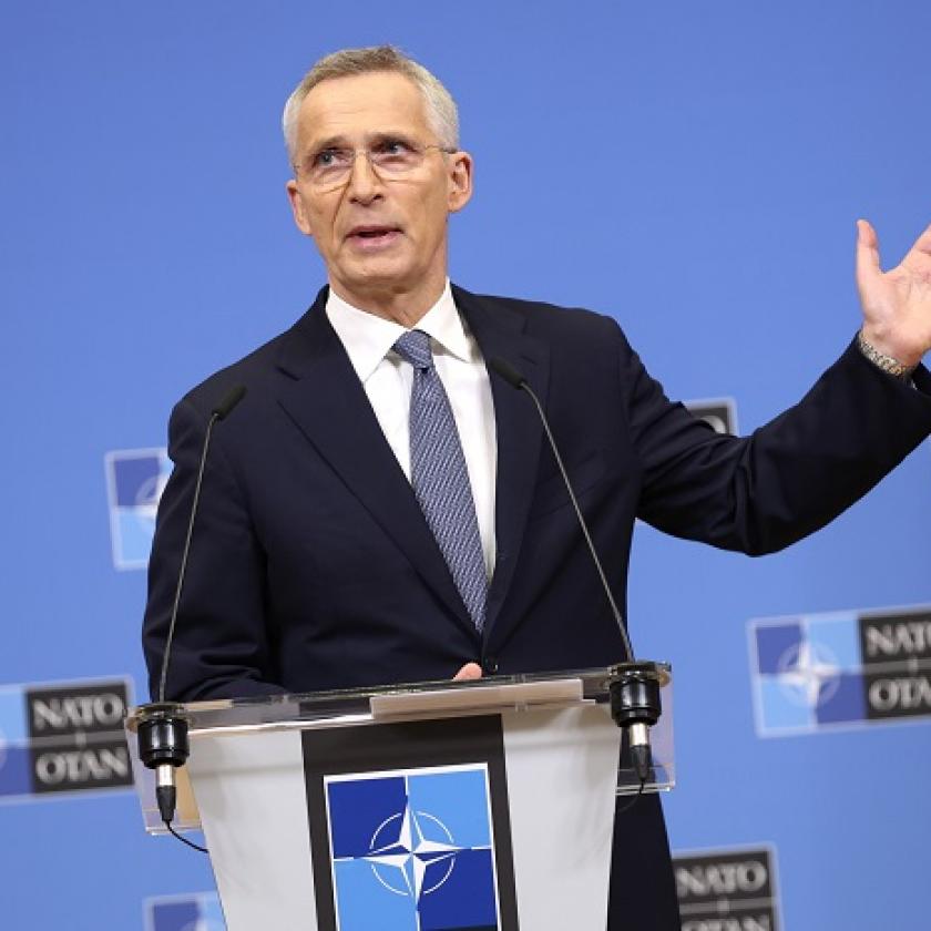 Stoltenberg üdvözölte a török szavazást és azonnal üzent Orbánéknak