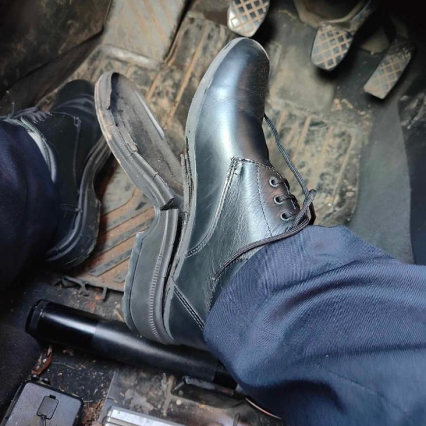 Fél nap alatt megadta magát a rendőrségi bilincs