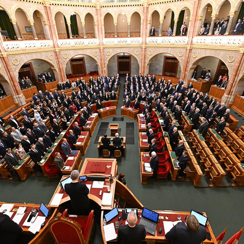 Megszavazta a parlament a svéd NATO-csatlakozást 