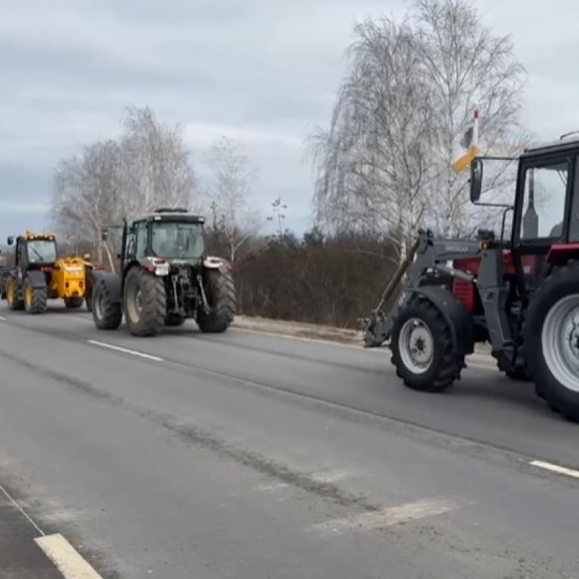 Nagy erőkkel megindultak a magyar gazdák a határ felé 