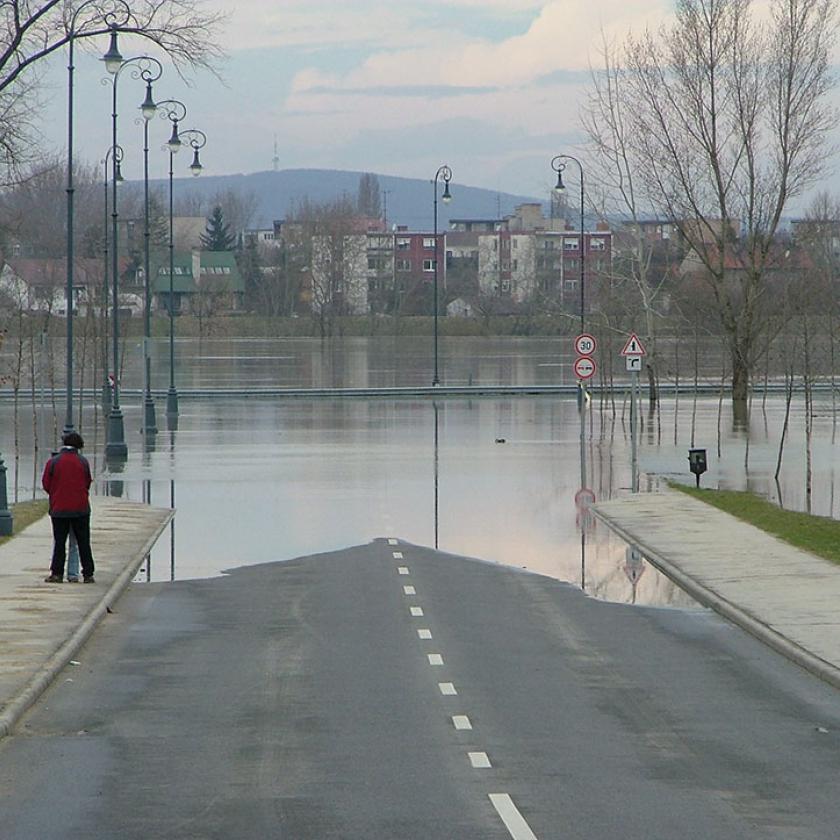 Gátolt gondolkozás Esztergomban?