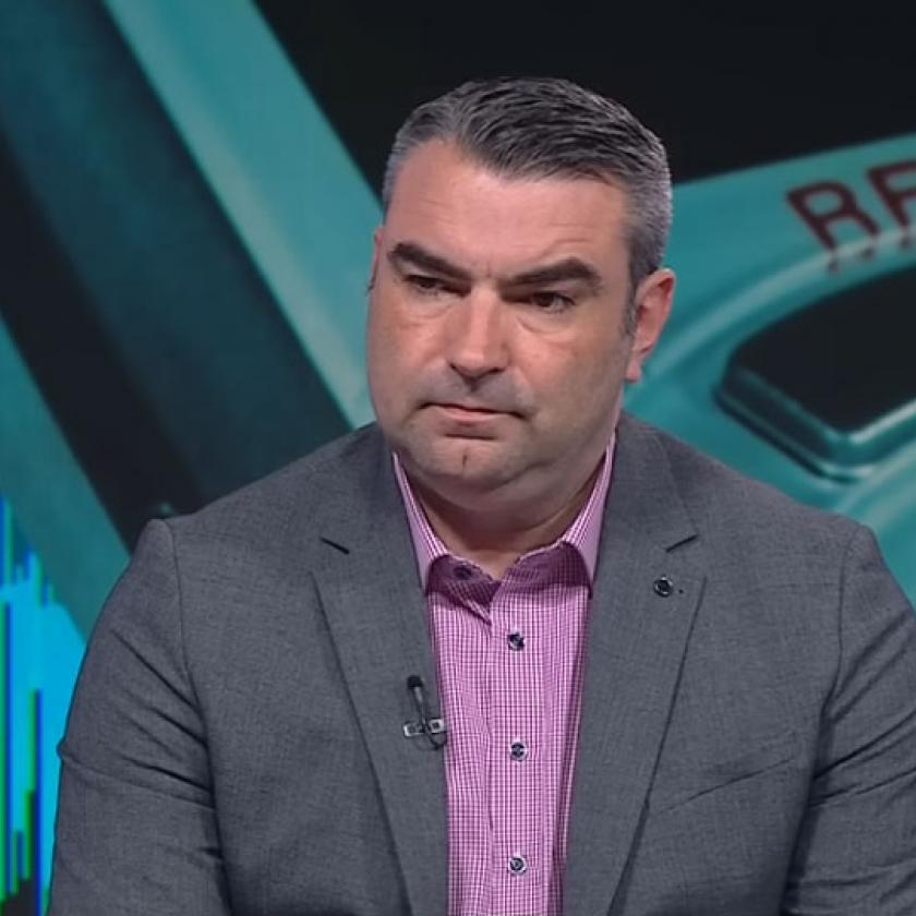 Ifj. Lomnici szerint a BBC, a Politico, az Euronews, az AP, a Reuters, a brit Guardian és a Fox News nem mértékadó sajtótermékek