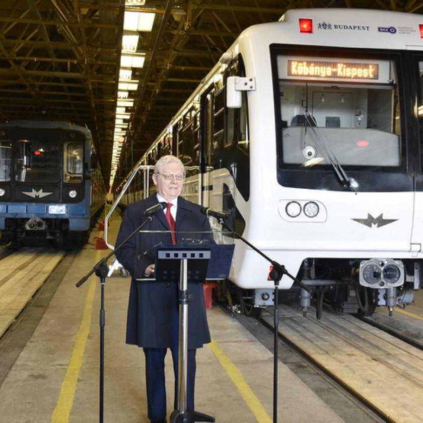 Már a tenderkiírás előtt egyeztethetett a Metrowagonmash orosz metrógyártó képviselőivel az előző városvezetés és a BKV