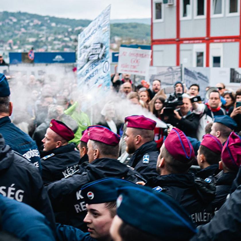 Rekordmennyiséget tárazna be a rendőrség könnygázból 