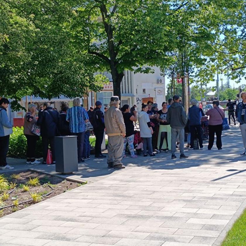 A társadalom peremén - Közel 200 vendég a debreceni ételosztáson 