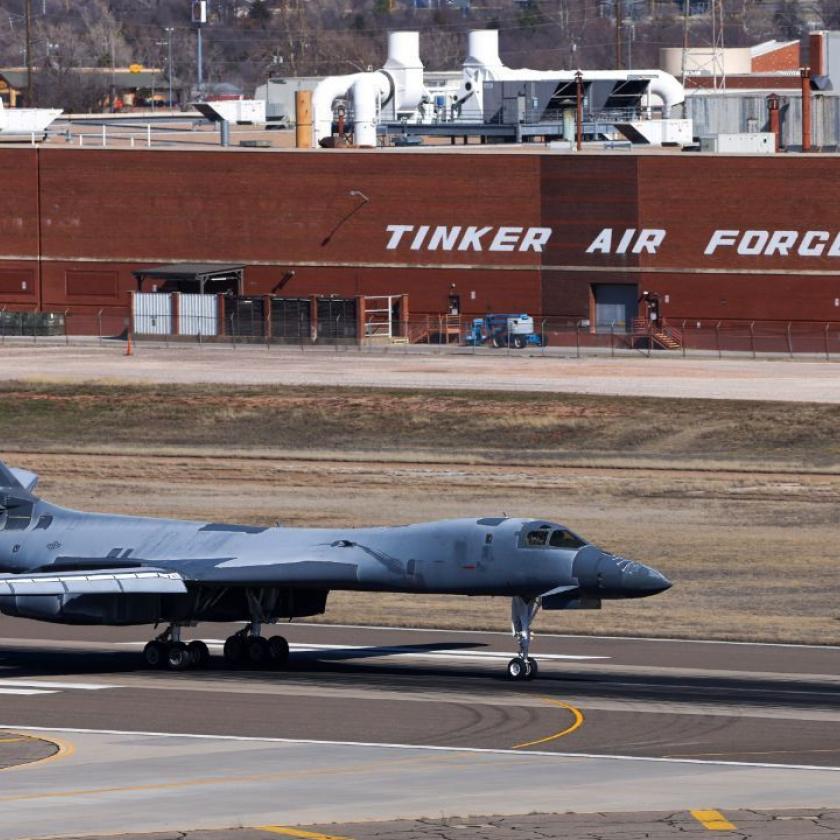 Miért vesz elő az amerikai légierő egy 40 éves bombázót?